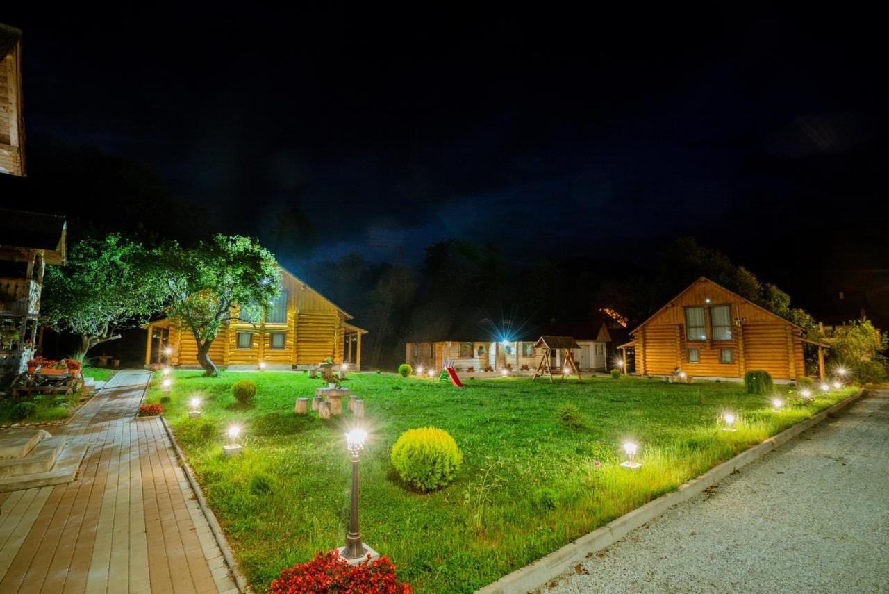 Hotel Casutele Din Moisei Exterior foto